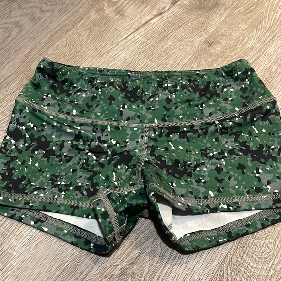 Camo FLEO shorts - Picture 1 of 3